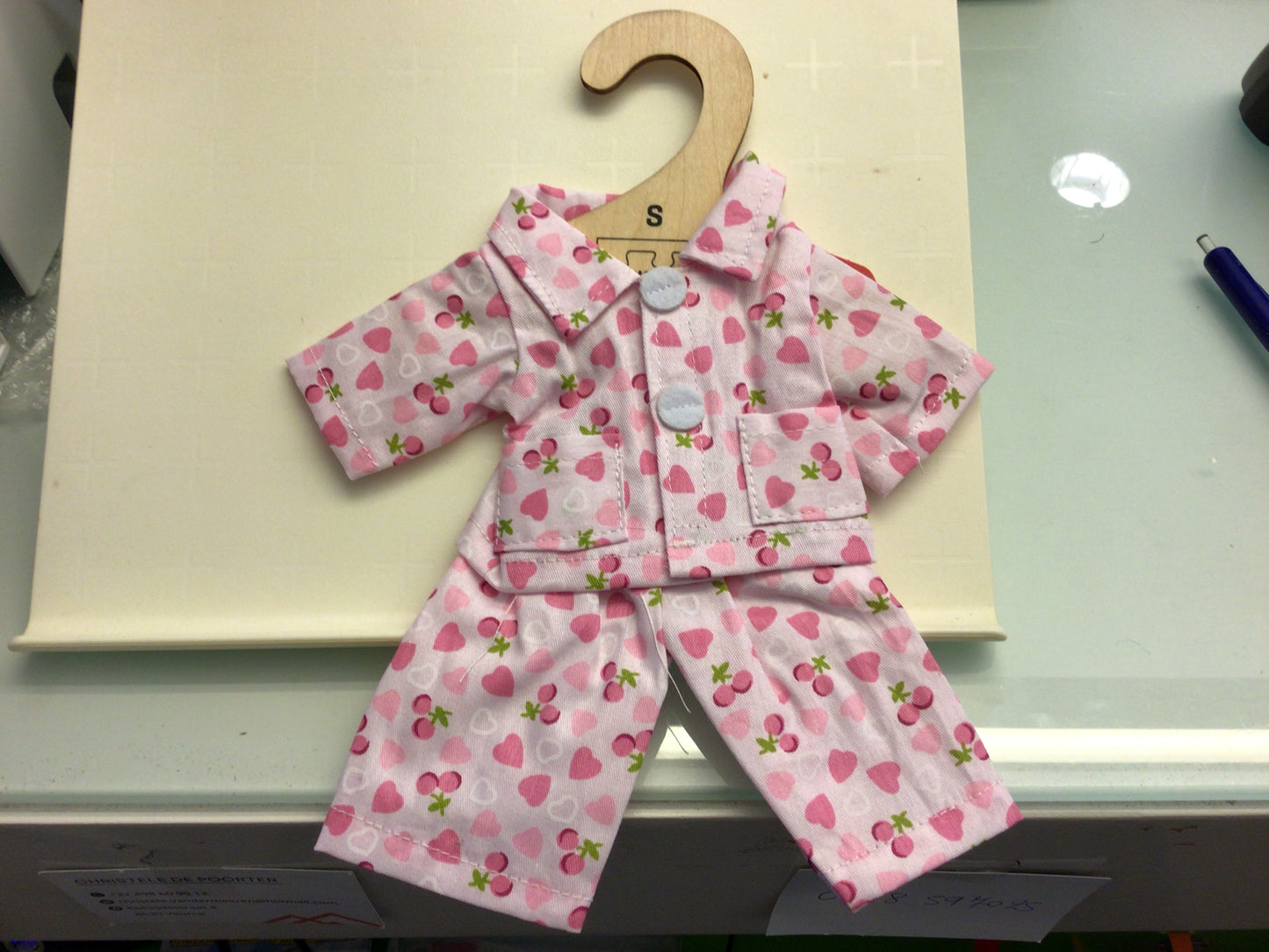 vêtements pour poupée en tissu S pyjama de jour avec cœurs roses et cerises