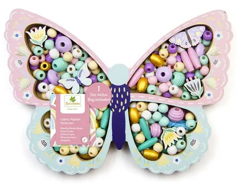 perles de bois dans une boîte en forme de papillon