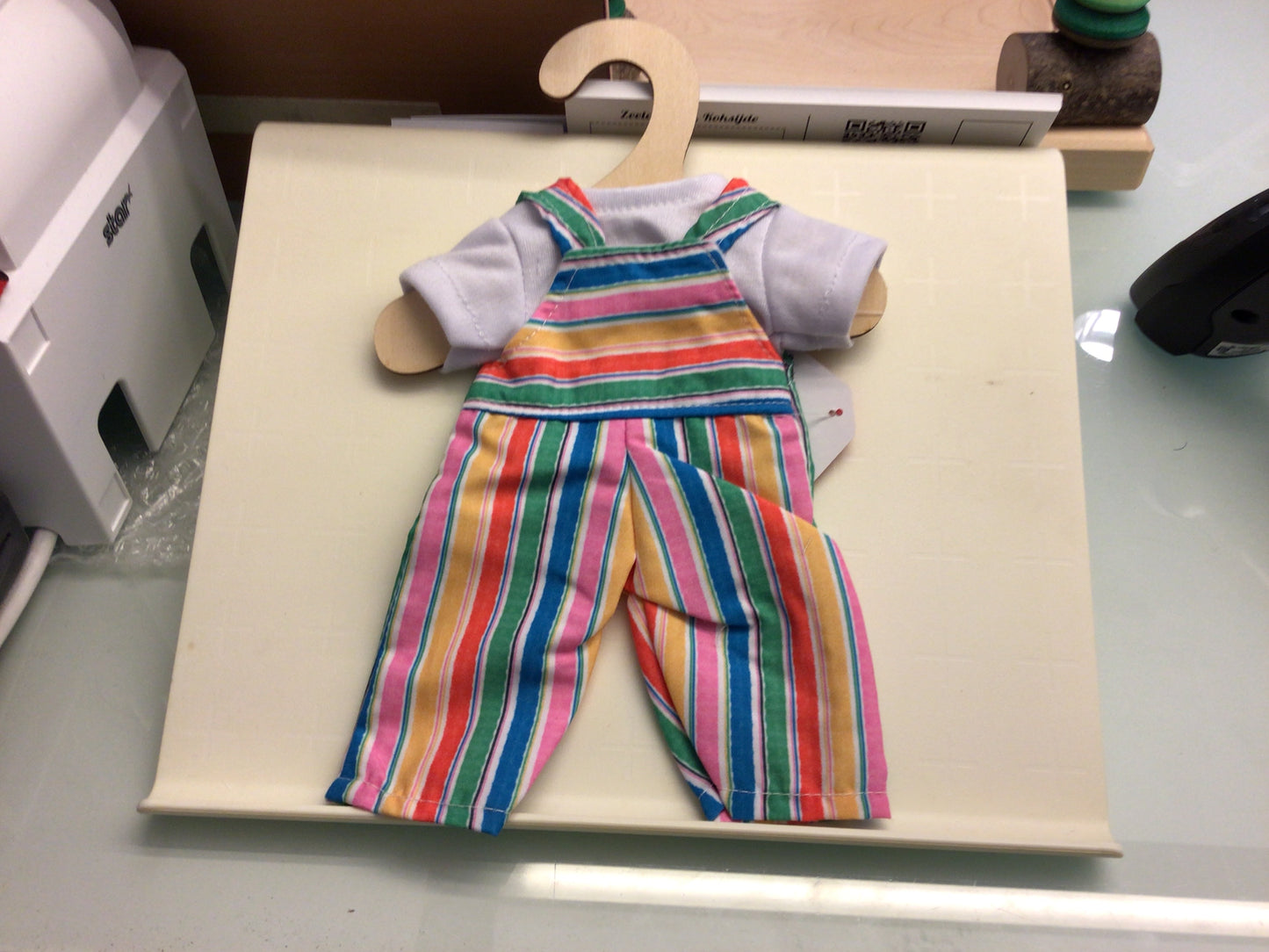 Vêtements pour poupée en tissu S, salopette rayée colorée avec T-shirt blanc