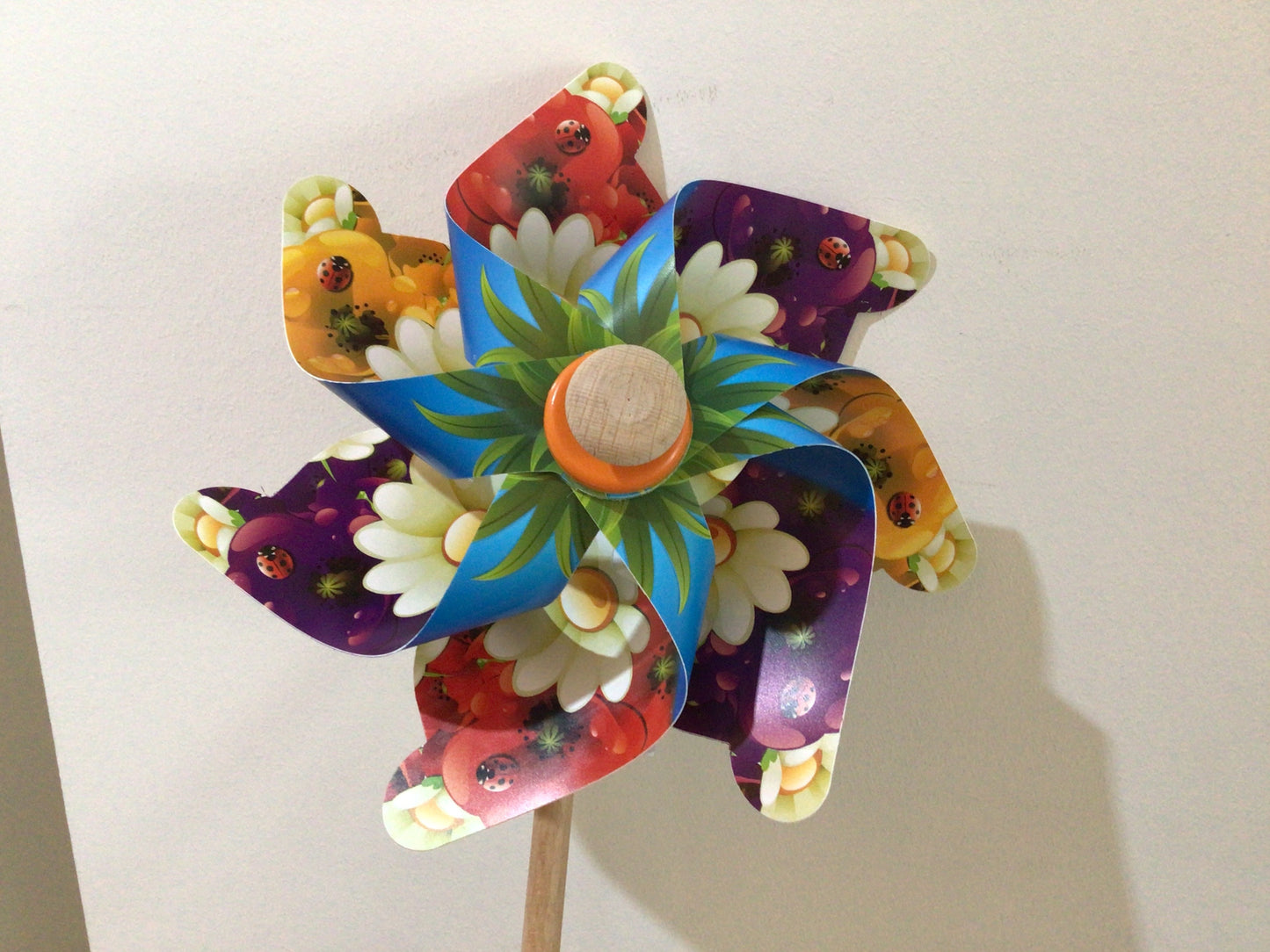 Moulin à vent fleur avec bâtonnet en bois à l'unité