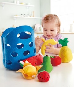 mand in blauw vilt gevuld met fruit - panier en feutre bleu rempli de fruits