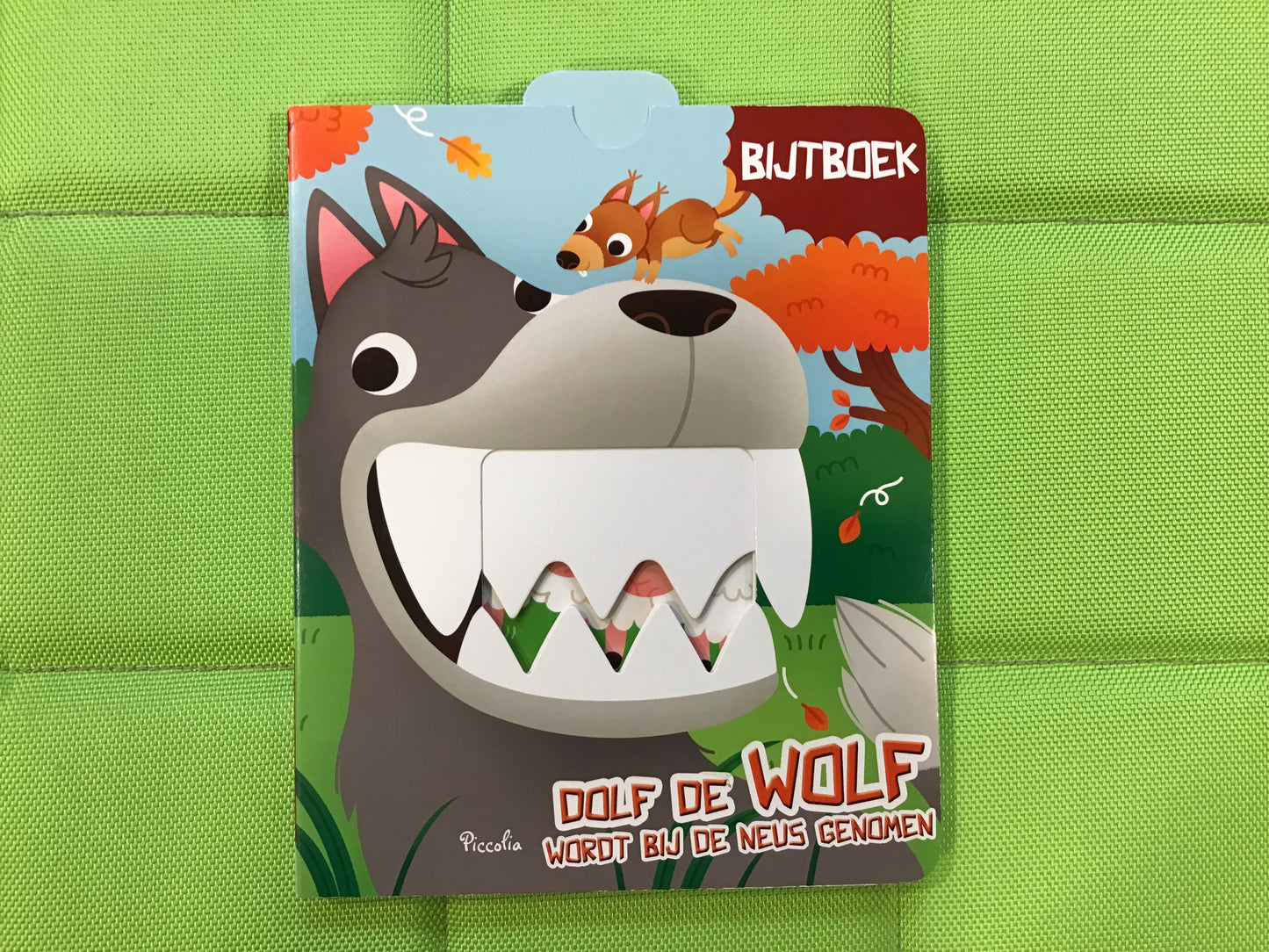 bijtboek dolf de wolf wordt bij de neus genomen NED