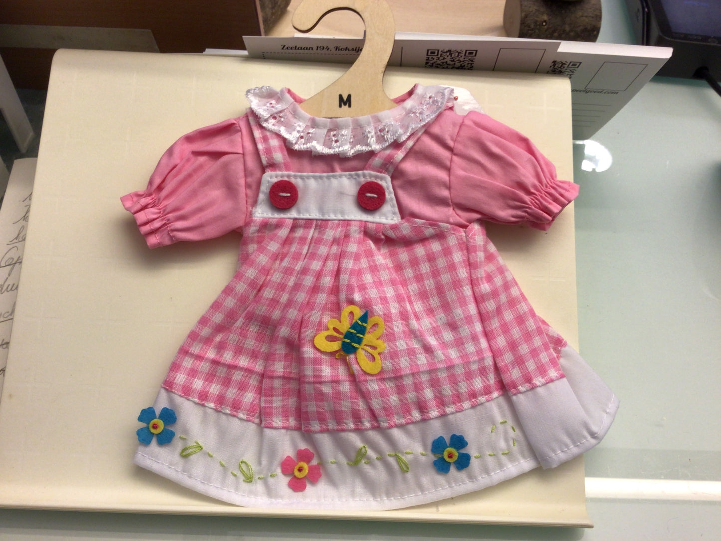 vêtements pour poupée en tissu M, tablier vichy rose clair avec blouse bouffante rose