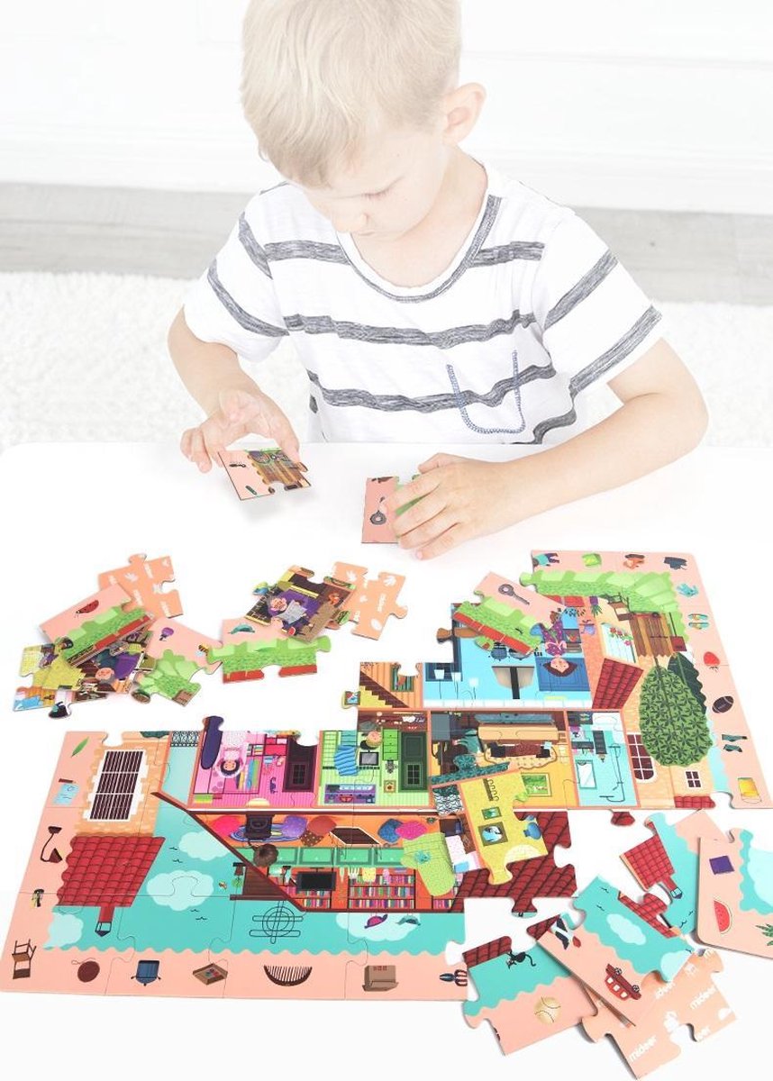 puzzle detective in room met vergrootglas