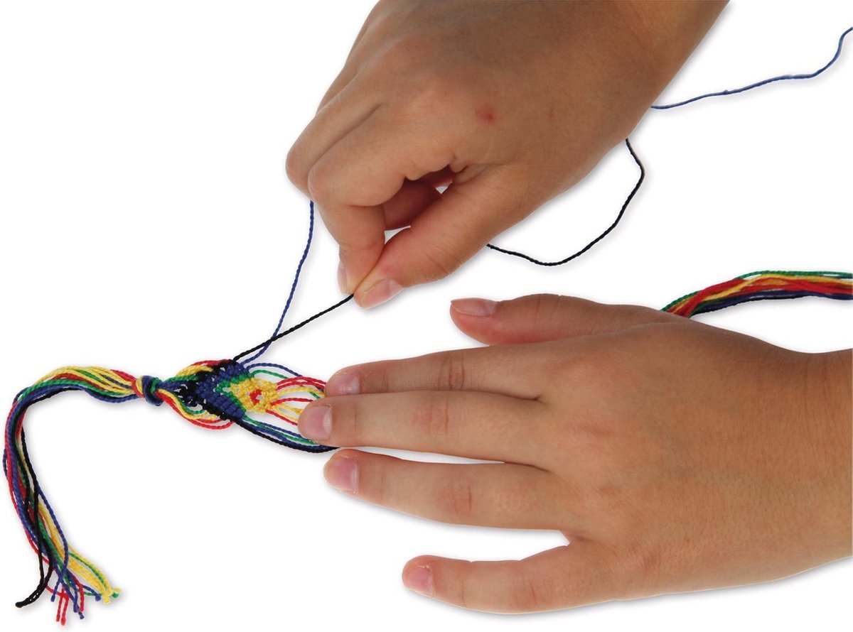 confectionner des bracelets d'amitié - DIY - créer des bracelets d'amitié