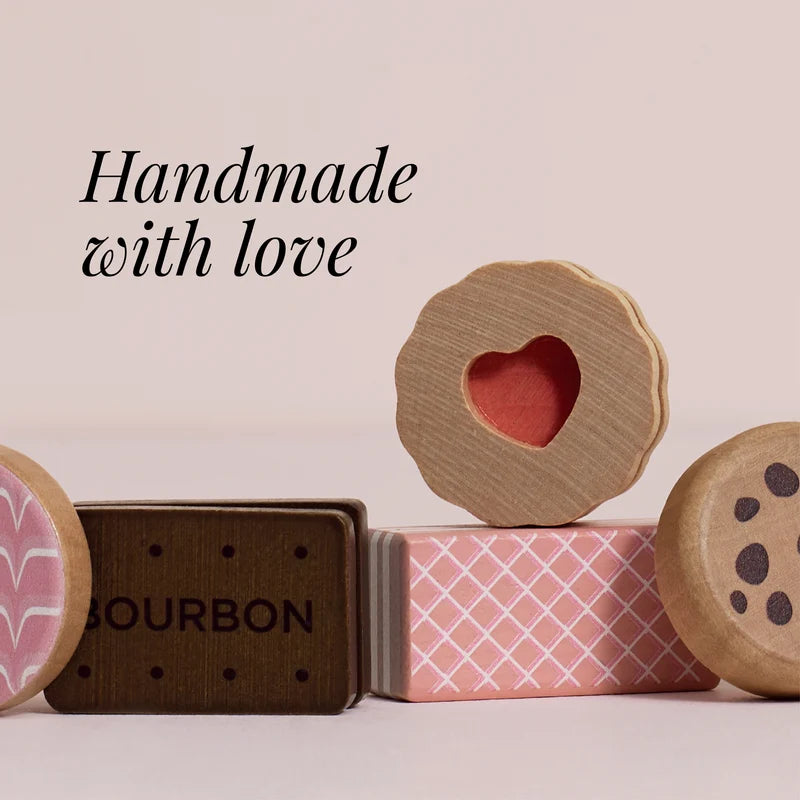lot de biscuits faits maison dans du bois