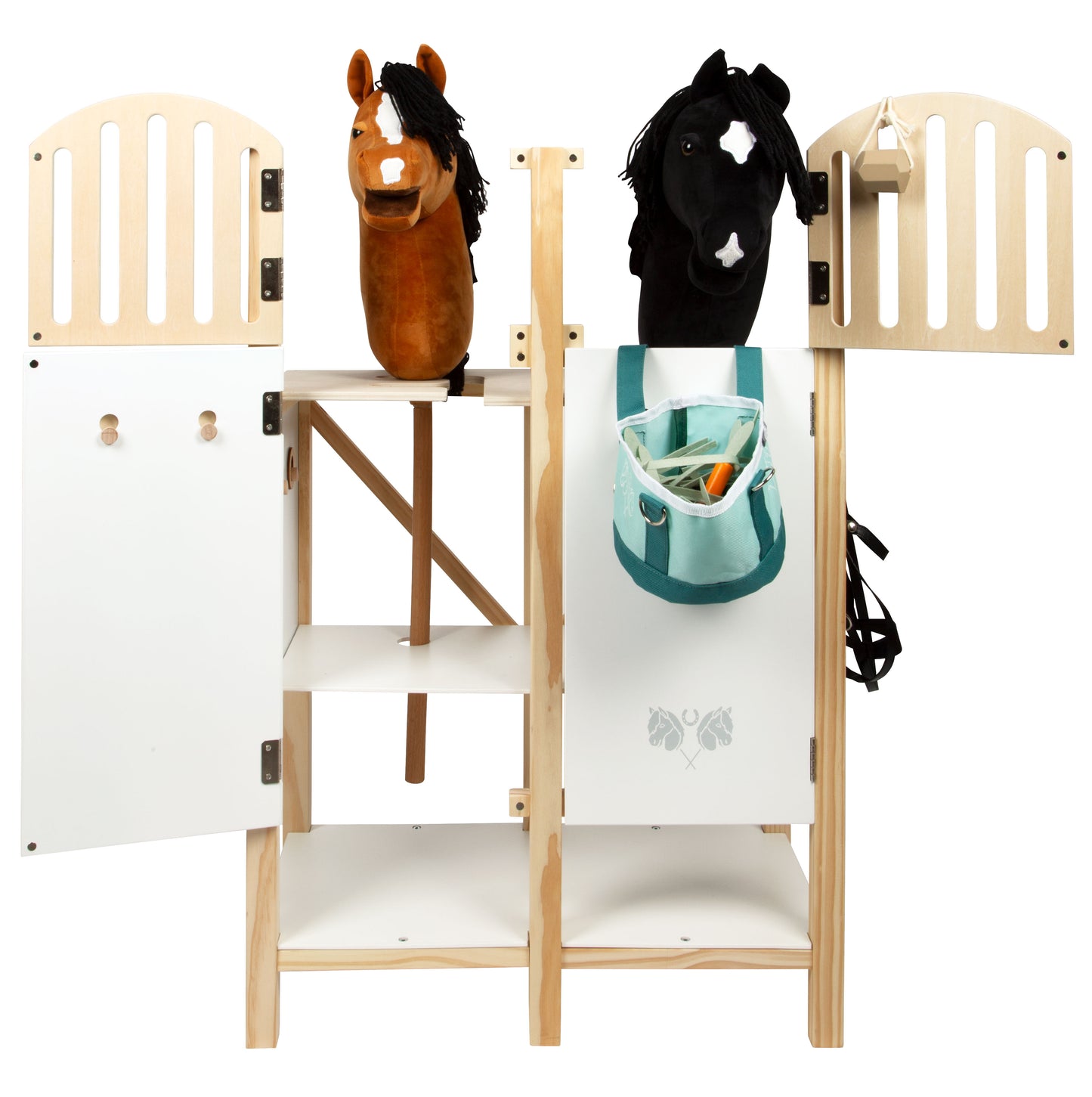 une écurie en bois pour 2 chevaux bâtons